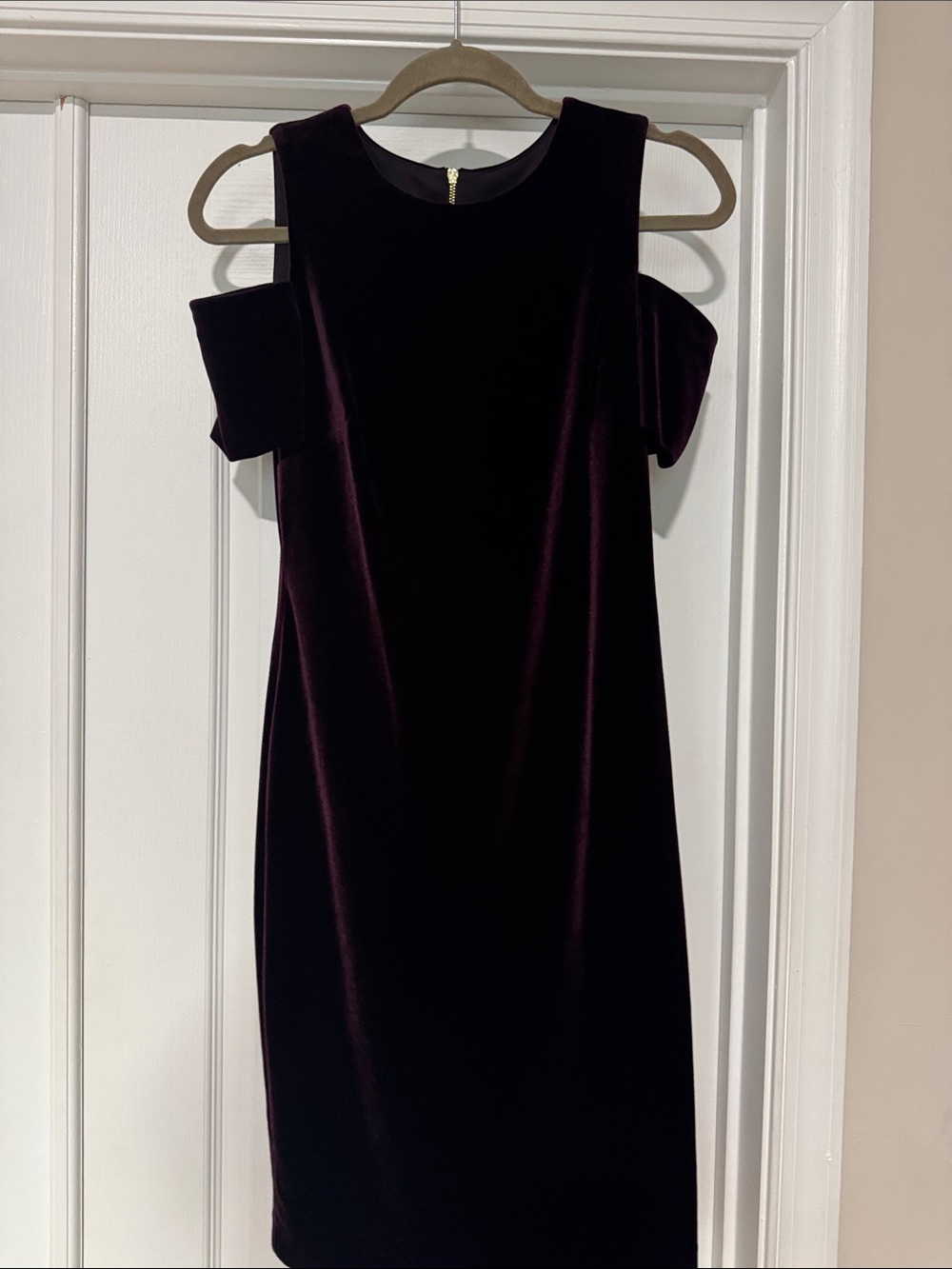 Calvin Klein Cold-Shoulder Velvet Sheath Dress in Plum